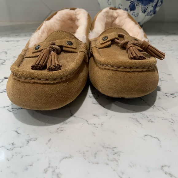UGG Woman’s Slippers Size 8 - Picture 7 of 10